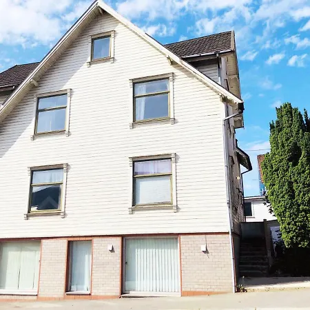 House 10